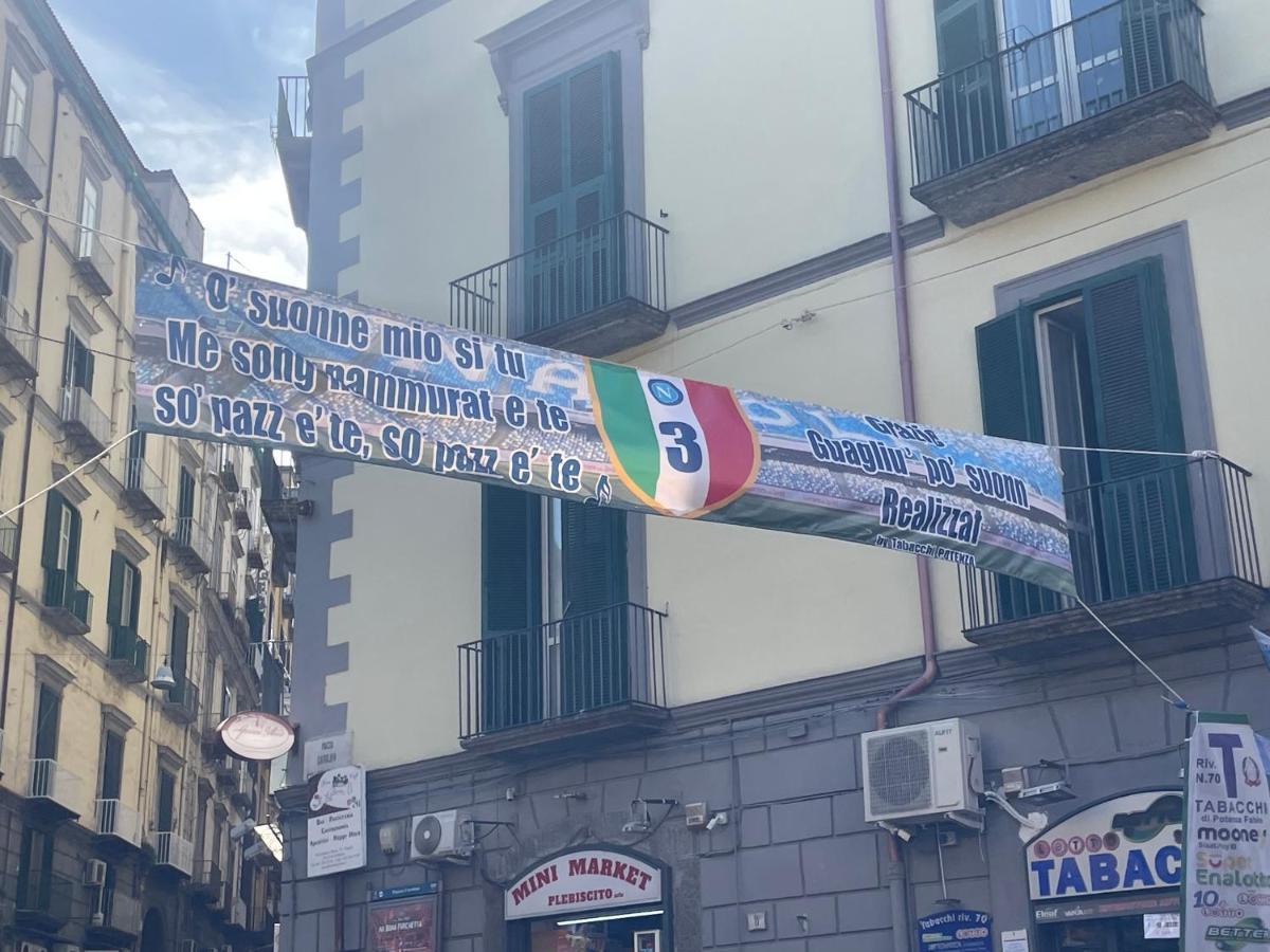 Casetta Piazza Plebiscito نابولي المظهر الخارجي الصورة